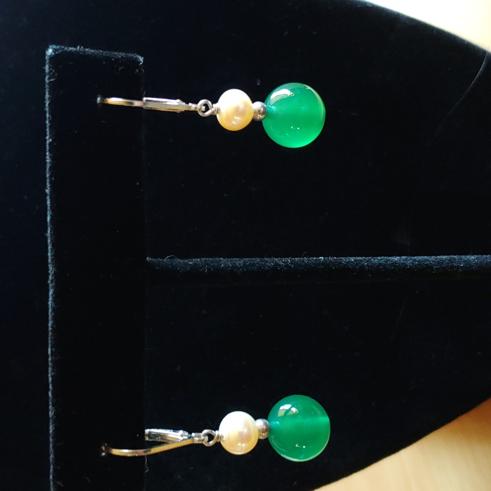 NWOT 925 sterling green agate and pearl earrings